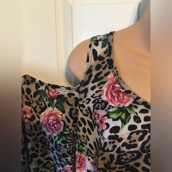 Lovely J Tunic - Picture 4 of 5